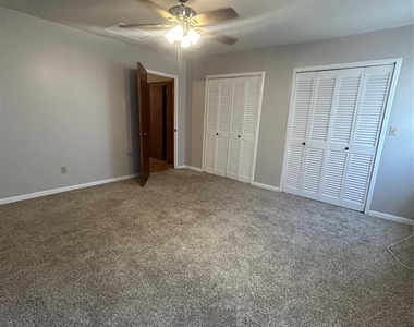 1312 N Avenue R - Photo Thumbnail 15