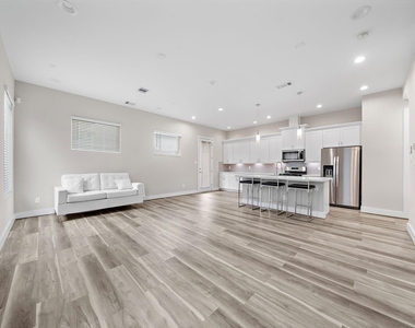 7510 Sandle Street - Photo Thumbnail 3