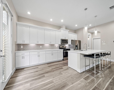 7510 Sandle Street - Photo Thumbnail 5