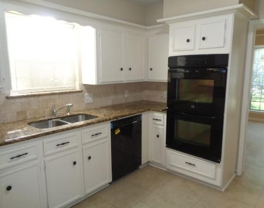 802 Baltic Lane - Photo Thumbnail 19