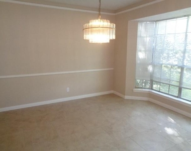 802 Baltic Lane - Photo Thumbnail 10