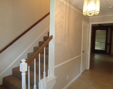 802 Baltic Lane - Photo Thumbnail 12