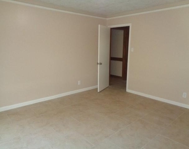 802 Baltic Lane - Photo Thumbnail 26