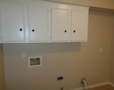 802 Baltic Lane - Photo Thumbnail 27