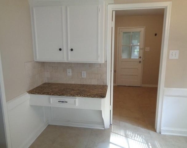 802 Baltic Lane - Photo Thumbnail 8