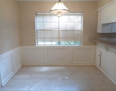 802 Baltic Lane - Photo Thumbnail 17