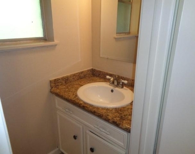 802 Baltic Lane - Photo Thumbnail 13