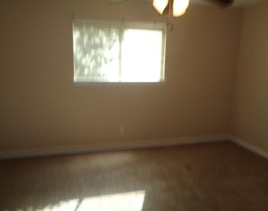 802 Baltic Lane - Photo Thumbnail 4