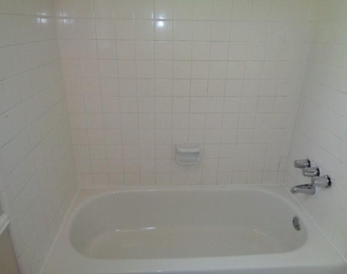 802 Baltic Lane - Photo Thumbnail 15