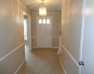 802 Baltic Lane - Photo Thumbnail 11