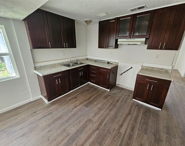 6015 Beekman Road - Photo Thumbnail 2
