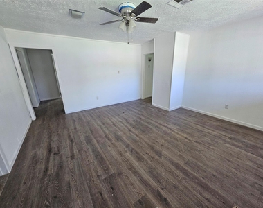 6015 Beekman Road - Photo Thumbnail 1