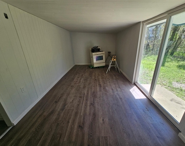 6015 Beekman Road - Photo Thumbnail 3