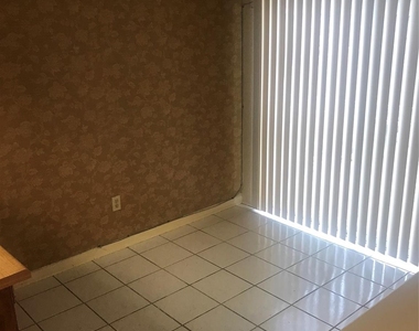 6151 Briar Glade Drive - Photo Thumbnail 4