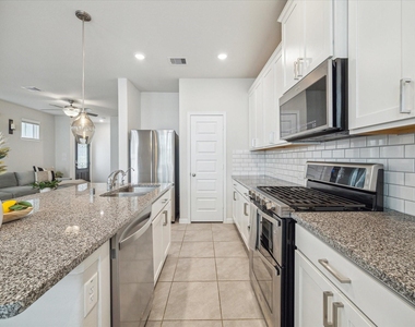 1512 Parkland Oak Drive - Photo Thumbnail 10