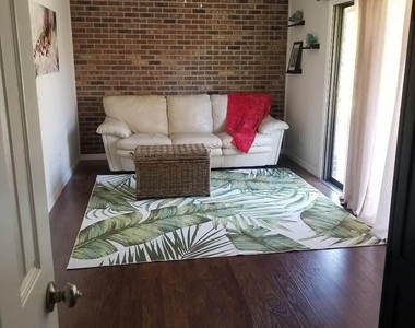 1833 Oakwood Trail - Photo Thumbnail 18