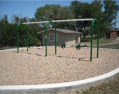 806 N Rhomberg Street - Photo Thumbnail 5