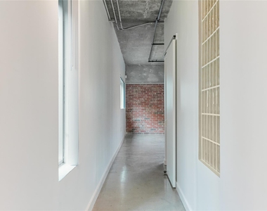 2000 Bagby Street - Photo Thumbnail 12