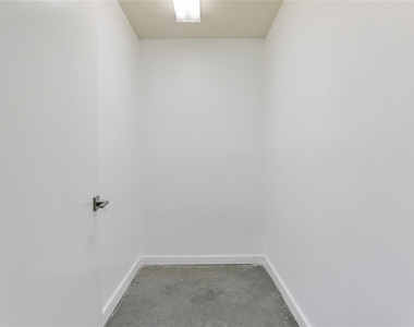 2000 Bagby Street - Photo Thumbnail 16