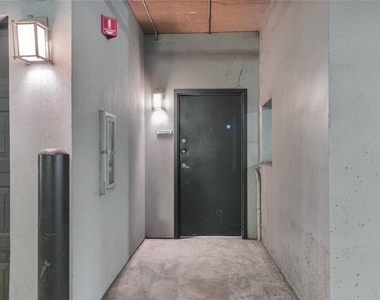 2000 Bagby Street - Photo Thumbnail 2