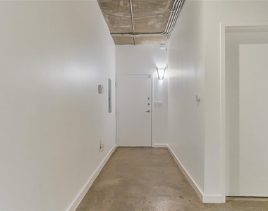 2000 Bagby Street - Photo Thumbnail 4