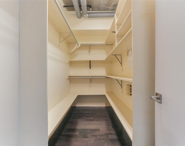 2000 Bagby Street - Photo Thumbnail 7