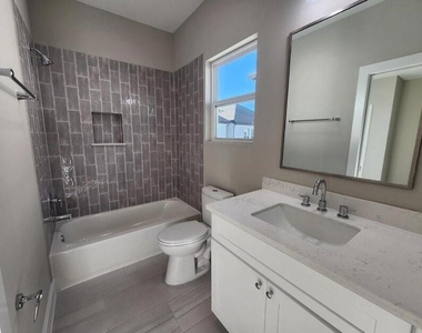 3206 Bostic St C - Photo Thumbnail 24