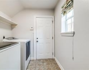 1318 Peden Street - Photo Thumbnail 9