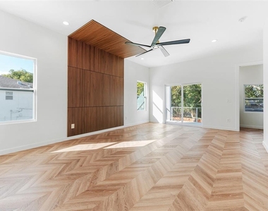 102 W Adalee Street - Photo Thumbnail 7