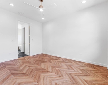 102 W Adalee Street - Photo Thumbnail 16