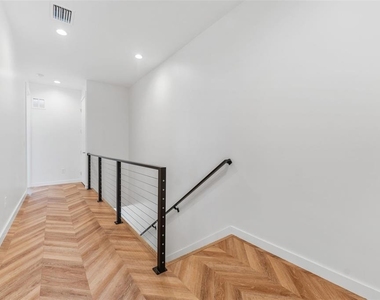 102 W Adalee Street - Photo Thumbnail 13