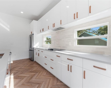 102 W Adalee Street - Photo Thumbnail 4