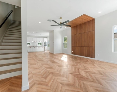102 W Adalee Street - Photo Thumbnail 12