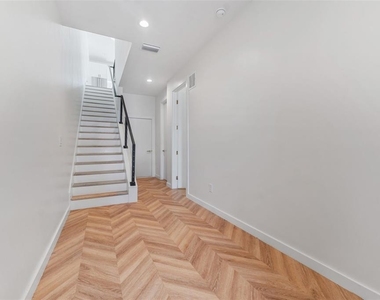 102 W Adalee Street - Photo Thumbnail 1