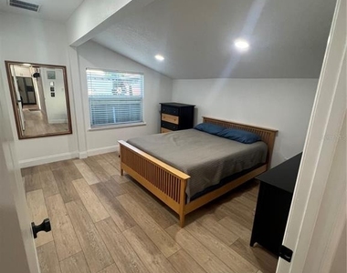 311 E Floribraska Avenue - Photo Thumbnail 4