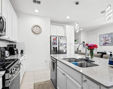 6262 Goldcoast Avenue - Photo Thumbnail 9