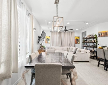 6262 Goldcoast Avenue - Photo Thumbnail 5