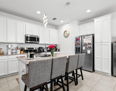 6262 Goldcoast Avenue - Photo Thumbnail 8