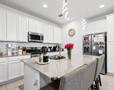 6262 Goldcoast Avenue - Photo Thumbnail 7