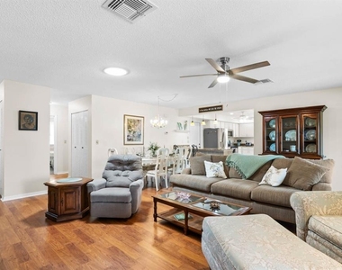 1415 Langley Drive - Photo Thumbnail 8