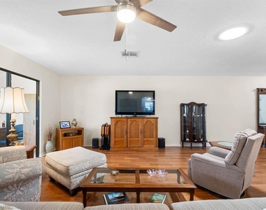 1415 Langley Drive - Photo Thumbnail 9