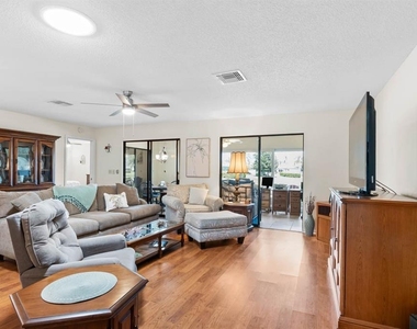 1415 Langley Drive - Photo Thumbnail 7