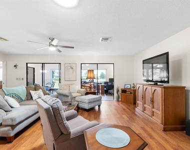 1415 Langley Drive - Photo Thumbnail 10
