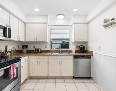 1415 Langley Drive - Photo Thumbnail 14