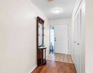 1415 Langley Drive - Photo Thumbnail 6