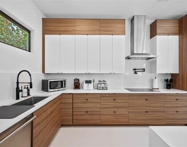 2441 Webber Street - Photo Thumbnail 17