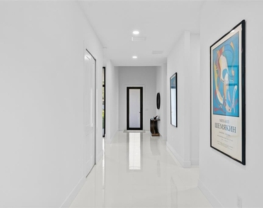 2441 Webber Street - Photo Thumbnail 6