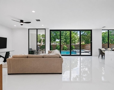 2441 Webber Street - Photo Thumbnail 8