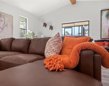 10380 Nw 21st Street - Photo Thumbnail 3