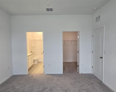 474 Hennepin Loop - Photo Thumbnail 24